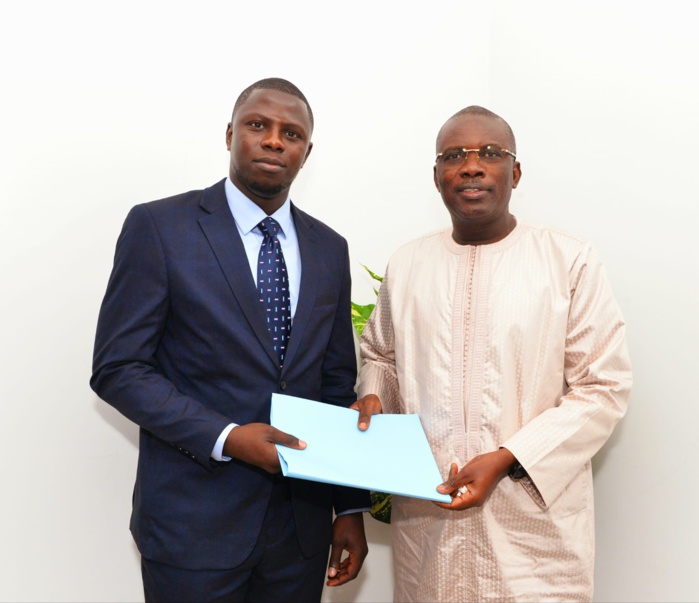 SOMISEN: le DG sortant Ousmane Cissé a passé le témoin à son successeur Me Ngagne Demba Touré SOMISEN: le DG sortant Ousmane Cissé a passé le témoin à son successeur Me Ngagne Demba Touré