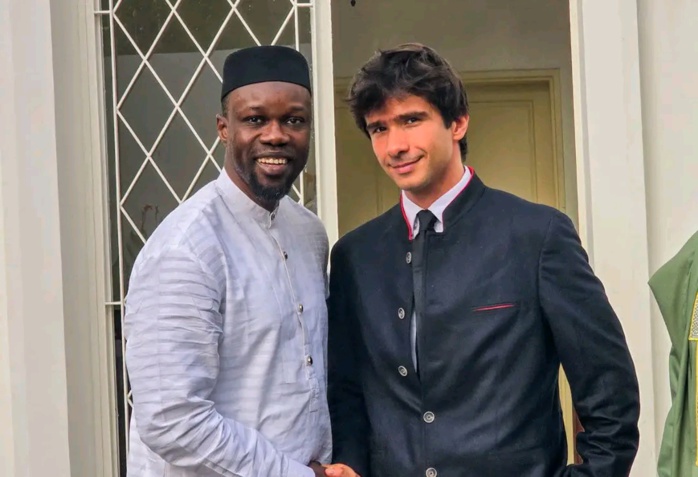Ousmane Sonko rend hommage à Juan Branco : « Il s’est donné corps et âme pour le projet, bénévolement et passionnément » Ousmane Sonko rend hommage à Juan Branco : « Il s’est donné corps et âme pour le projet, bénévolement et passionnément »
