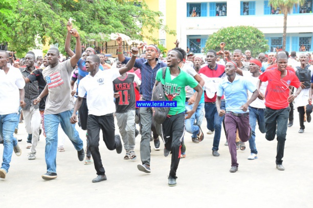 Les étudiants sabotent la visite de Macky Sall à l’UCAD