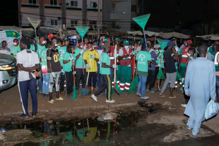Tabaski : plus de 540 rotations effectuées pour environ 4500 tonnes de déchets déchargées à Mbeubeuss (ministre) Tabaski : plus de 540 rotations effectuées pour environ 4500 tonnes de déchets déchargées à Mbeubeuss (ministre)