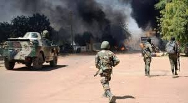 Mali : attaque en cours dans un hôtel de Sévaré, au moins un mort