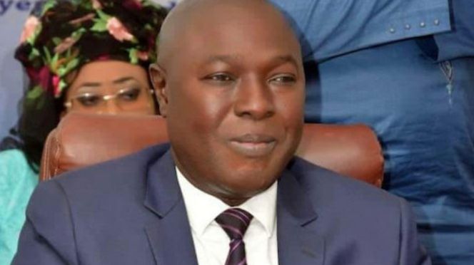 Arona Coumba Ndoffène Diouf exige l’extradition et le jugement de Macky Sall pour haute trahison