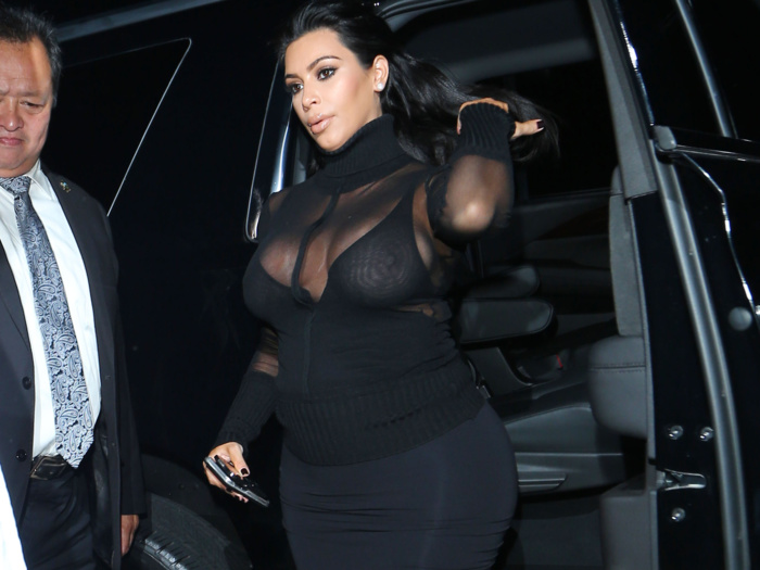 Kim Kardashian complexée par son corps de femme enceinte Kim Kardashian complexée par son corps de femme enceinte