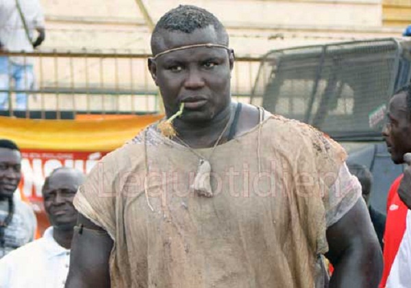 Derniere minute: Le lutteur Bombadier bloqué à Paris pour une affaire d'argent