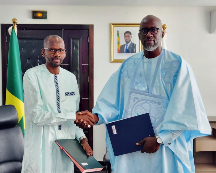 LA CAISSE DES DEPOTS ET CONSIGNATIONS (CDC) ET LA SN LA POSTE SIGNENT UNE CONVENTION DE PARTENARIAT LA CAISSE DES DEPOTS ET CONSIGNATIONS (CDC) ET LA SN LA POSTE SIGNENT UNE CONVENTION DE PARTENARIAT