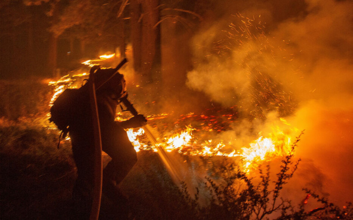 L'état d'urgence décrété à Los Angeles, menacé par les incendies L'état d'urgence décrété à Los Angeles, menacé par les incendies