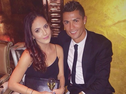 Cristiano Ronaldo démasqué au bras de sa nouvelle petite amie