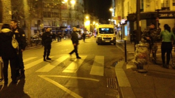 Attaques à Paris: François Hollande décrète l'état d'urgence et la fermeture des frontières