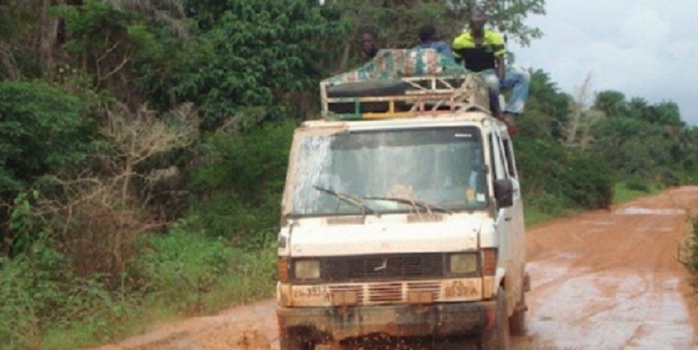 Casamance : Le tronçon en latérite Brin- Bandial, une route aux milles problèmes Casamance : Le tronçon en latérite Brin- Bandial, une route aux milles problèmes