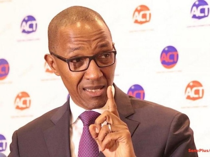 Suspension de l'aide américaine aux pays mal gouvernés : Abdoul Mbaye suggère à Trump "de dévoiler les avoirs de leurs dirigeants" Suspension de l'aide américaine aux pays mal gouvernés : Abdoul Mbaye suggère à Trump "de dévoiler les avoirs de leurs dirigeants"