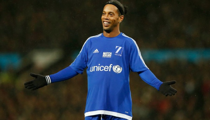Ronaldinho suspendu par la Fifa ? Vendredi sera organisé au Koweït un match amical auquel plusieurs ex-stars du ballon rond doivent participer, dont Ronaldinho. Mais la Fifa s’y oppose et le menace d’une suspension de trois mois.