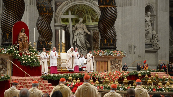 Les catholiques du monde entier célèbrent Noël sur fond de tensions