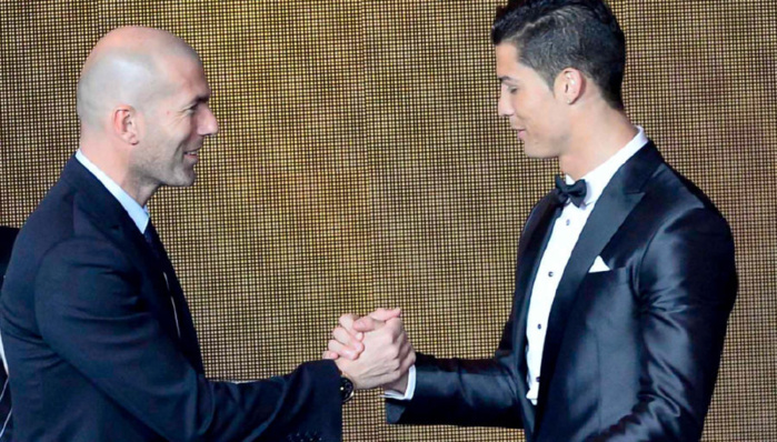 REAL DE MADRID : Ronaldo veut Zidane comme coach Alors que les jours de Rafael Benitez à la tête du Real Madrid semblent comptés, plusieurs joueurs madrilènes, Cristiano Ronaldo en tête, militeraient pour la nomination de Zinedine Zidane sur le banc