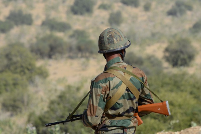 Des hommes armés attaquent une base aérienne indienne près du Pakistan