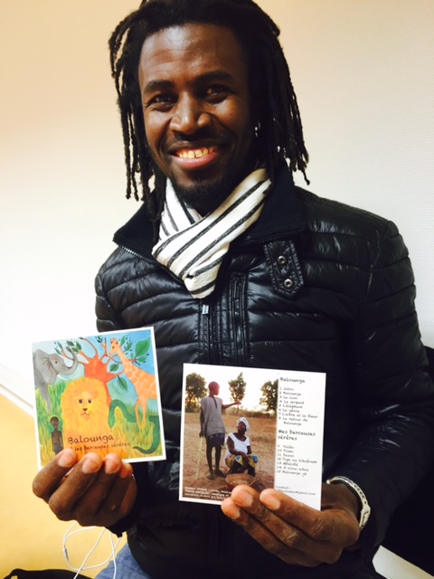 UN PIONNIER DU RAP D’INSPIRATION SÉRÈRE SORT UN ALBUM DE CONTES ET DE BERCEUSES