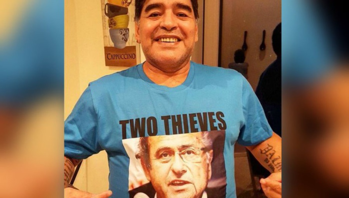 Maradona épingle les "deux voleurs" Blatter et Platini La course à la présidence de la Fifa, et le scandale de corruption qui la secoue, inspire toujours autant Diego Maradona.