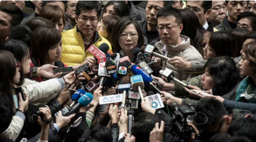 Taïwan : victoire écrasante de Tsai Ing-wen, nouvelle présidente La candidate du Parti démocratique progressiste remporte la présidentielle. Une victoire qui pourrait tendre encore un peu plus les relations avec la Chine.