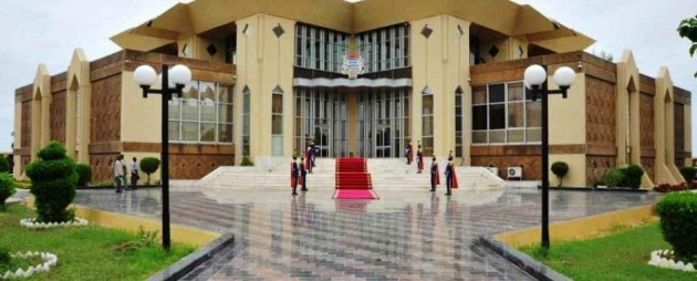 Tchad : la présidentielle aura lieu le 10 avril L'élection présidentielle au Tchad aura lieu le 10 avril, a annoncé samedi soir à N'Djamena la Commission électorale nationale indépendante (CENI).