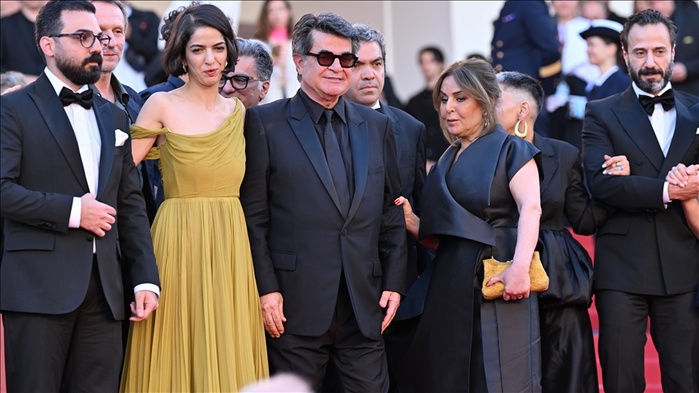 Iran : Jafar Panahi reçoit la Palme d’or à Cannes Iran : Jafar Panahi reçoit la Palme d’or à Cannes