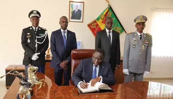 La Constitution sénégalaise à l’épreuve de sa « Théâtralisation » (Ibrahima Condetto NIANG)