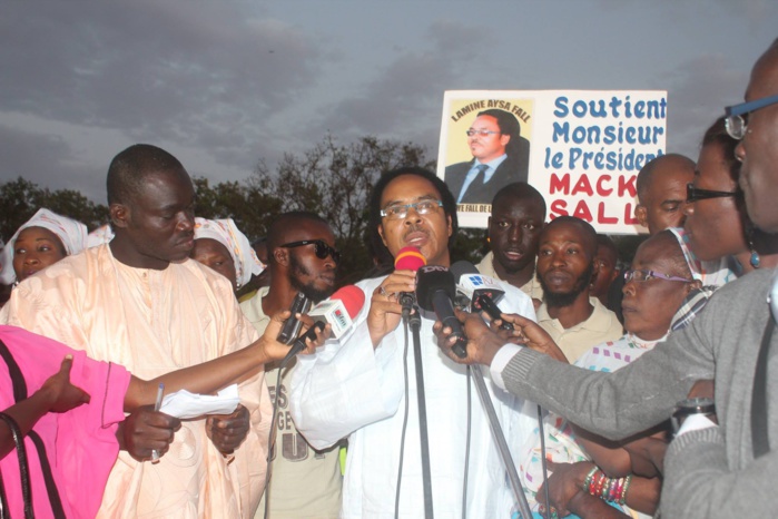 Meeting de Cloture A.P.R. Thies Nord: Carlou Dee soutient le OUI de Lamine Aysa Fall Meeting de Cloture A.P.R. Thies Nord: Carlou Dee soutient le OUI de Lamine Aysa Fall