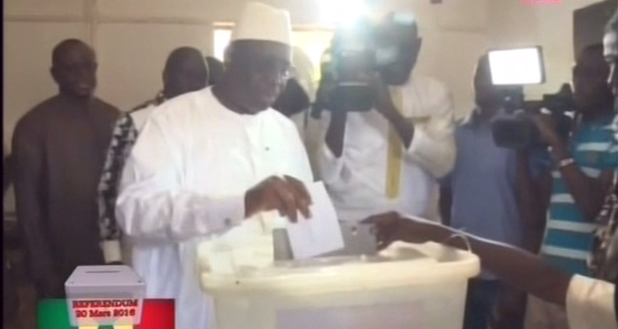 Macky Sall après l’accomplissement de son vote : « Je prie pour que l'intérêt du Sénégal sorte des urnes ce soir! »