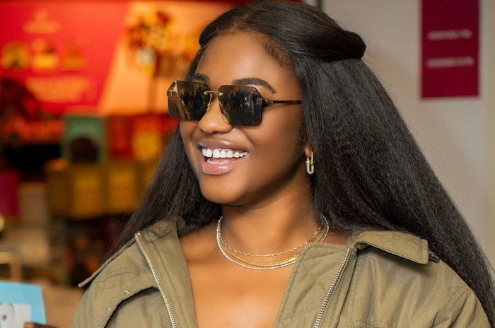 Mia Guissé : Son premier album "Éclosion" vient couronner une carrière solo tonitruante Mia Guissé : Son premier album "Éclosion" vient couronner une carrière solo tonitruante