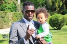 Mame Biram Diouf présente sa fille Mame Biram Diouf présente sa fille