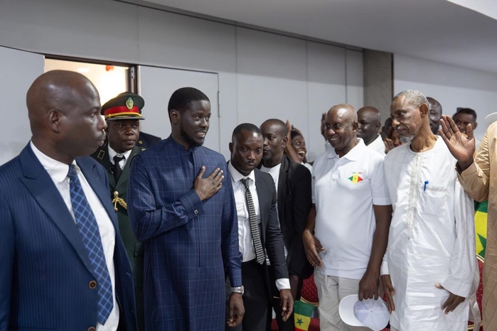 7e sommet de l’UE-UA: le Président Diomaye rencontre la communauté sénégalaise de l’Angola