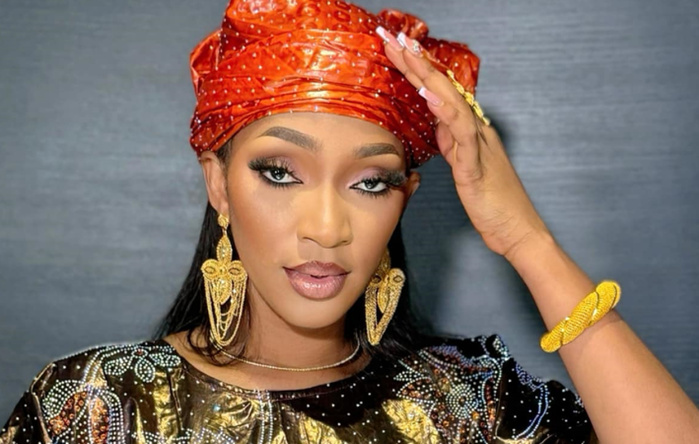 La chanteuse guinéenne Djélikaba Bintou Kouyaté doit une nouvelle fois faire face à ses détracteurs La chanteuse guinéenne Djélikaba Bintou Kouyaté doit une nouvelle fois faire face à ses détracteurs