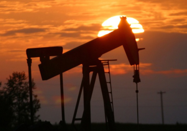 Pourquoi le prix du baril de pétrole a-t-il augmenté de 80% en quatre mois?