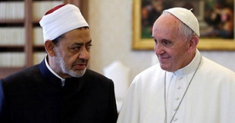 Rencontre historique entre le pape François et le grand imam d’al-Azhar