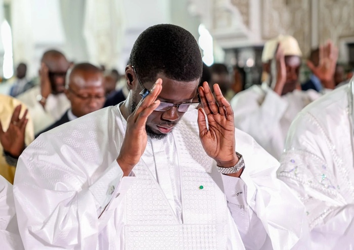 Korité- Grande Mosquée de Dakar : Bassirou Diomaye Faye salue la solidarité nationale et rend hommage aux soldats tombés en Casamance Korité- Grande Mosquée de Dakar : Bassirou Diomaye Faye salue la solidarité nationale et rend hommage aux soldats tombés en Casamance