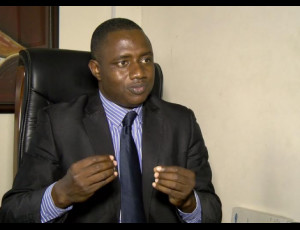 Yoro Dia, politologue : « Macky Sall se rend compte qu’aller à une présidentielle sans alliance ou soutien de Me Wade est un très grand risque »