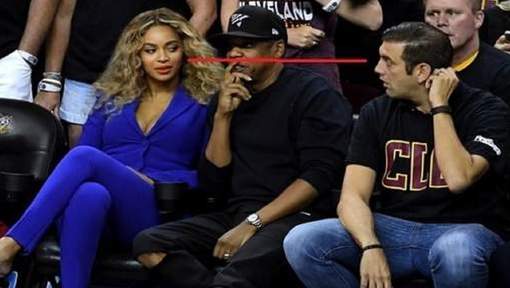 Que se passe-t-il quand un fan de basket fixe du regard Beyoncé?