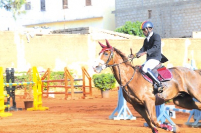Championnat de sauts d’obstacles : Baye Mor Fall et Maeva Eckling au pinacle -