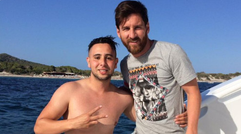 Il nage un kilomètre pour voir Messi et ne s'attendait pas à un tel accueil
