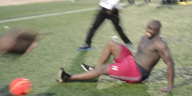 La chute de Lac 2 avant son combat contre Yékini