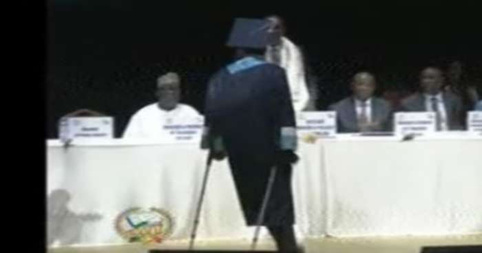 Vidéo - Ce que Macky Sall fait pour cet étudiant handicapé est vraiment incroyable