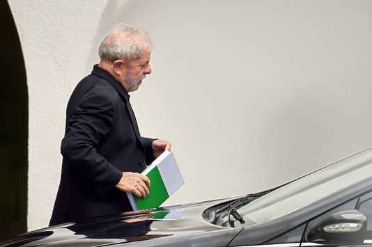BRÉSIL : L'ex-président Lula inculpé pour corruption et blanchiment d'argent