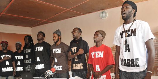 Vidéo: Pape Simaha mouille Y'en a Marre et d'autres rapeurs Africains «ils reçoivent des financements des homosexuels »