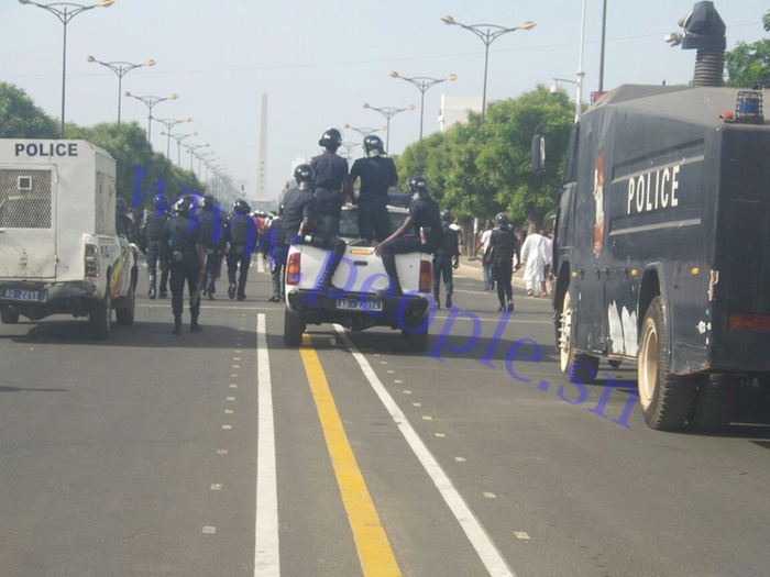 MARCHE DE L'OPPOSITION : La police lance des lacrymogènes et disperse les manifestants. Regardez