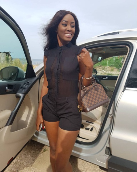 Queen Biz sans soutien gorge