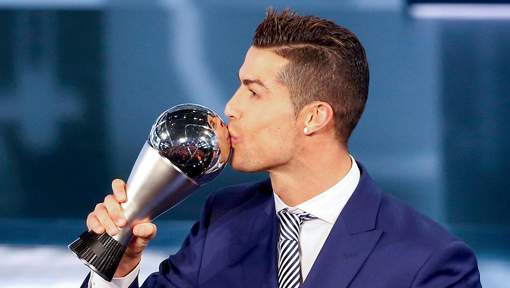 FIFA : Cristiano Ronaldo élu meilleur joueur de l'année 2016 Cristiano Ronaldo a été élu meilleur joueur de l'année par la Fifa.