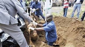 Les services de sécurité de la Gambie ont exhumé 27 corps