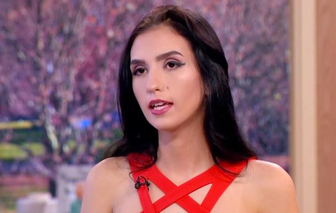 Un mannequin de 18 ans a vendu sa virgi­nité aux enchères pour 2,3 millions d'euros