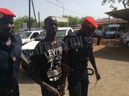 Argent remis au commissaire pour s’évader: La police nationale dément Boy Djinné