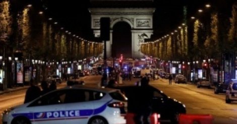 Le groupe Etat islamique revendique la fusillade à Paris au cours de laquelle est mort un policier