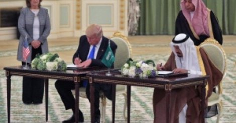Accueil royal et méga-contrat d'armements pour Trump en Arabie