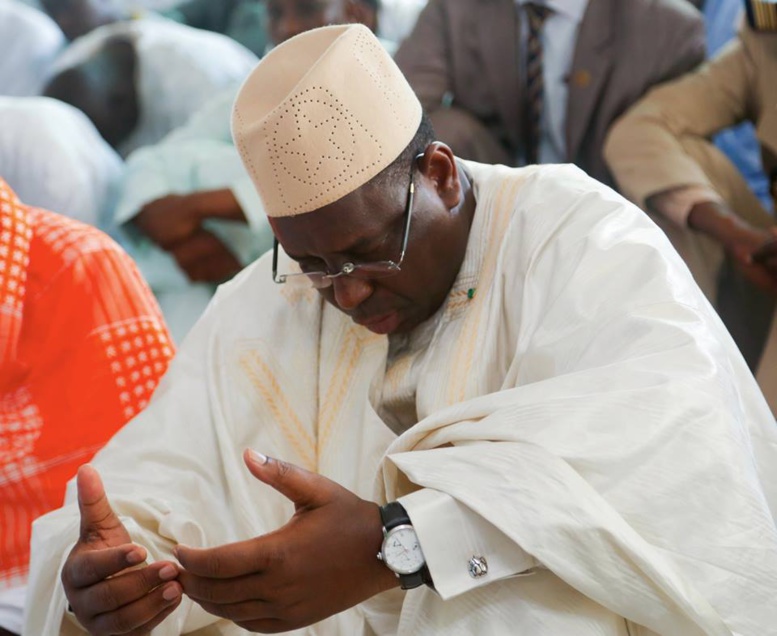Inauguration de la mosquée Mansour Barro: sous un soleil de plomb des fidèles boudent la prière différée à cause du retard de Macky Sall